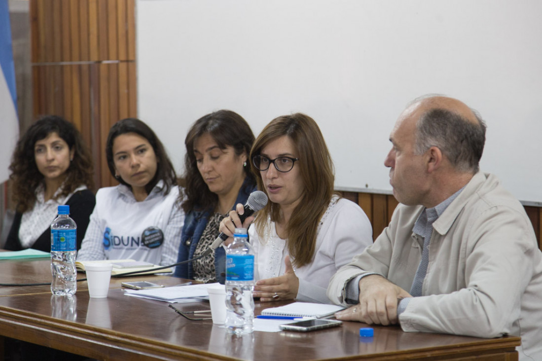 imagen Fotogalería: debate en la UNCUYO por mayor presupuesto para Ciencia y Educación