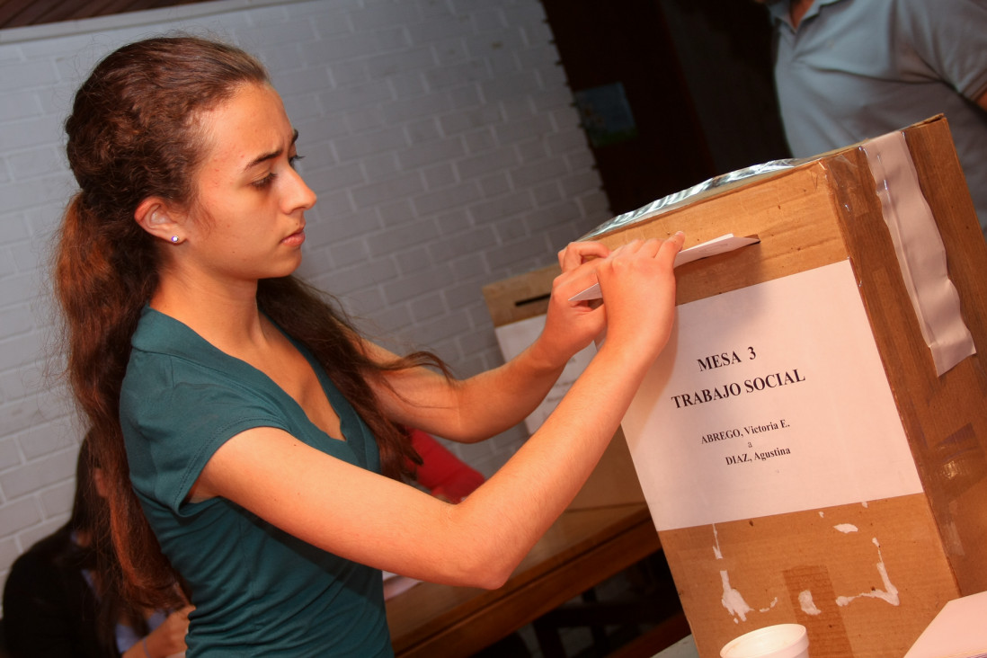 imagen Con los votos de alumnos y graduados, siguen las elecciones en la UNCUYO