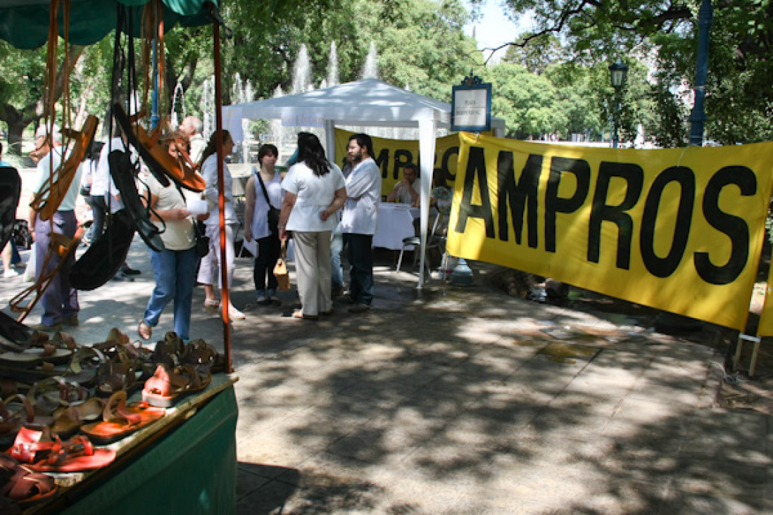 imagen Conflicto de la salud: neuropsiquiátricos atienden en la Plaza Independencia