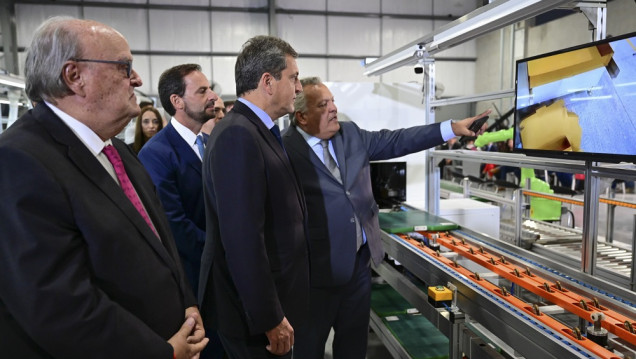 imagen Inauguraron la fábrica con inteligencia artificial que producirá chips y computadoras para exportar