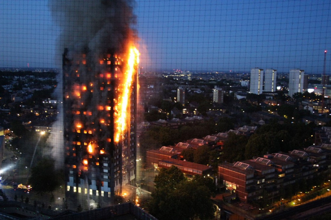 imagen Se elevan a 17 los muertos por el incendio en el edificio de Londres