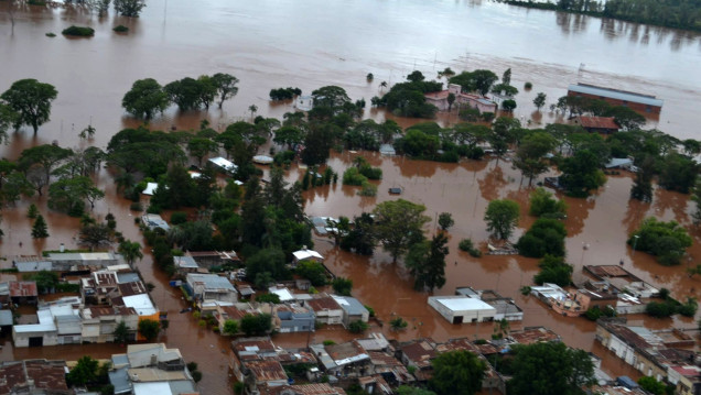 imagen Continúan evacuadas 600 personas en Santa Fe