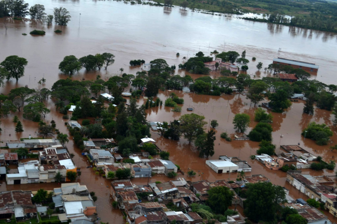 imagen Continúan evacuadas 600 personas en Santa Fe