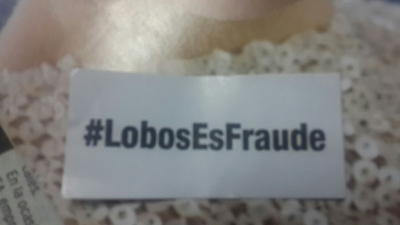 imagen Circularon volantes con la leyenda #LobosEsFraude