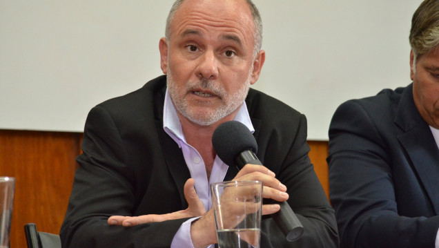 imagen El titular de la DGE quiere aplicar la cédula escolar