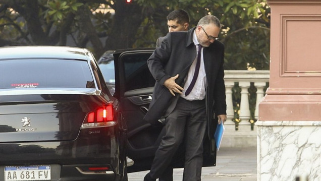 imagen Kulfas: "Pagaremos el 50% de los salarios de las empresas"