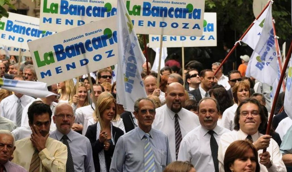 imagen Bancarios van al paro y la atención se verá afectada hasta el miércoles