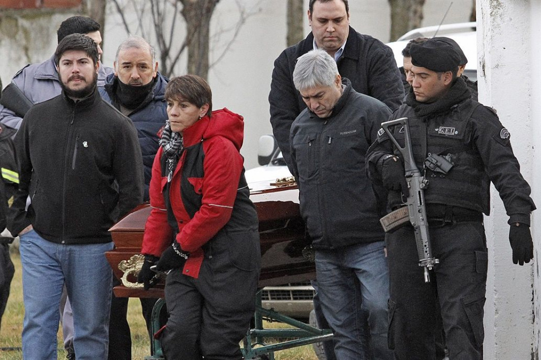 imagen Muy vigilado, Lázaro Báez participó del entierro de su madre