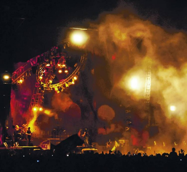 imagen De bengalas, fútbol y rock