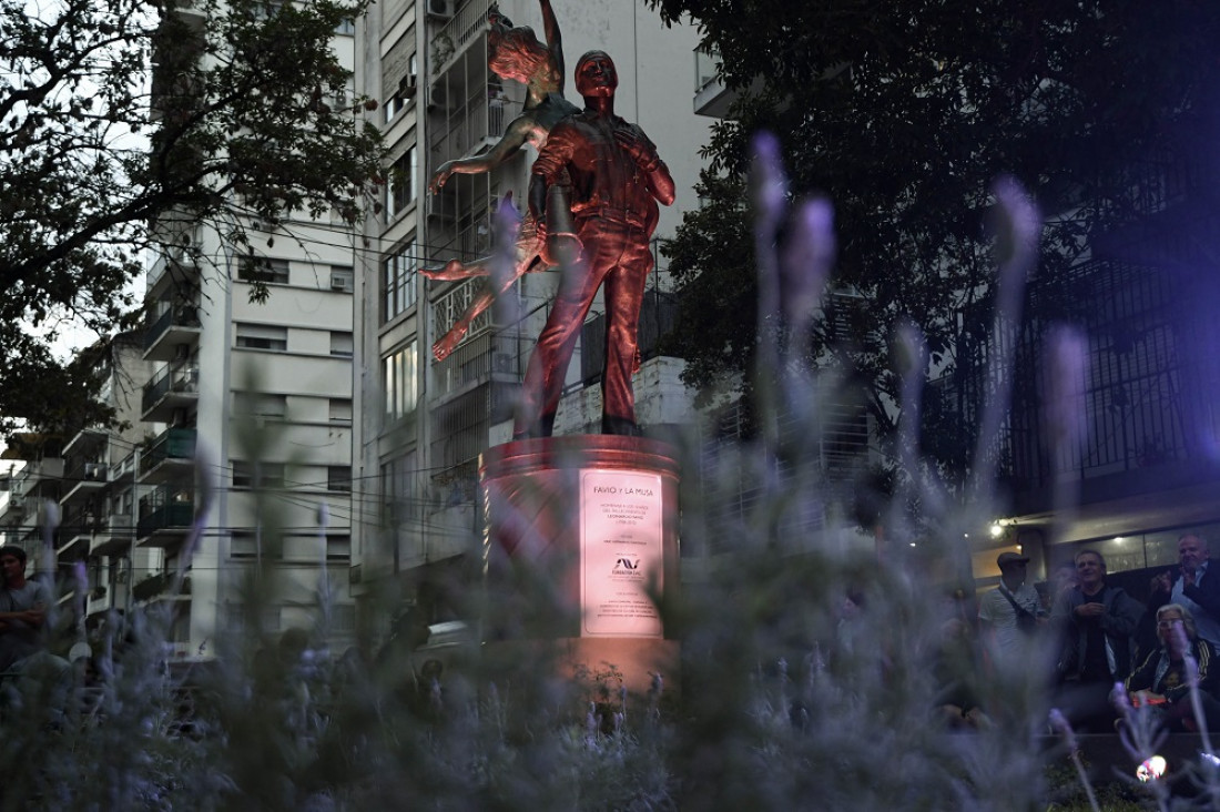 imagen La figura de Leonardo Favio finalmente tiene su escultura en Buenos Aires