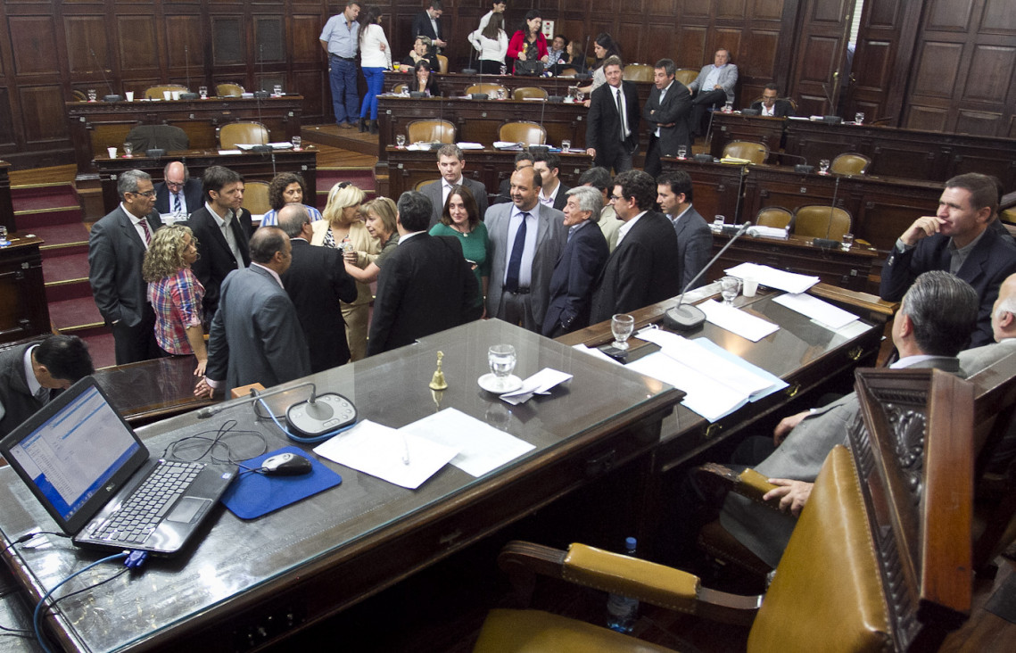 imagen Curioso: sólo la UCR avala la ley de Pérez
