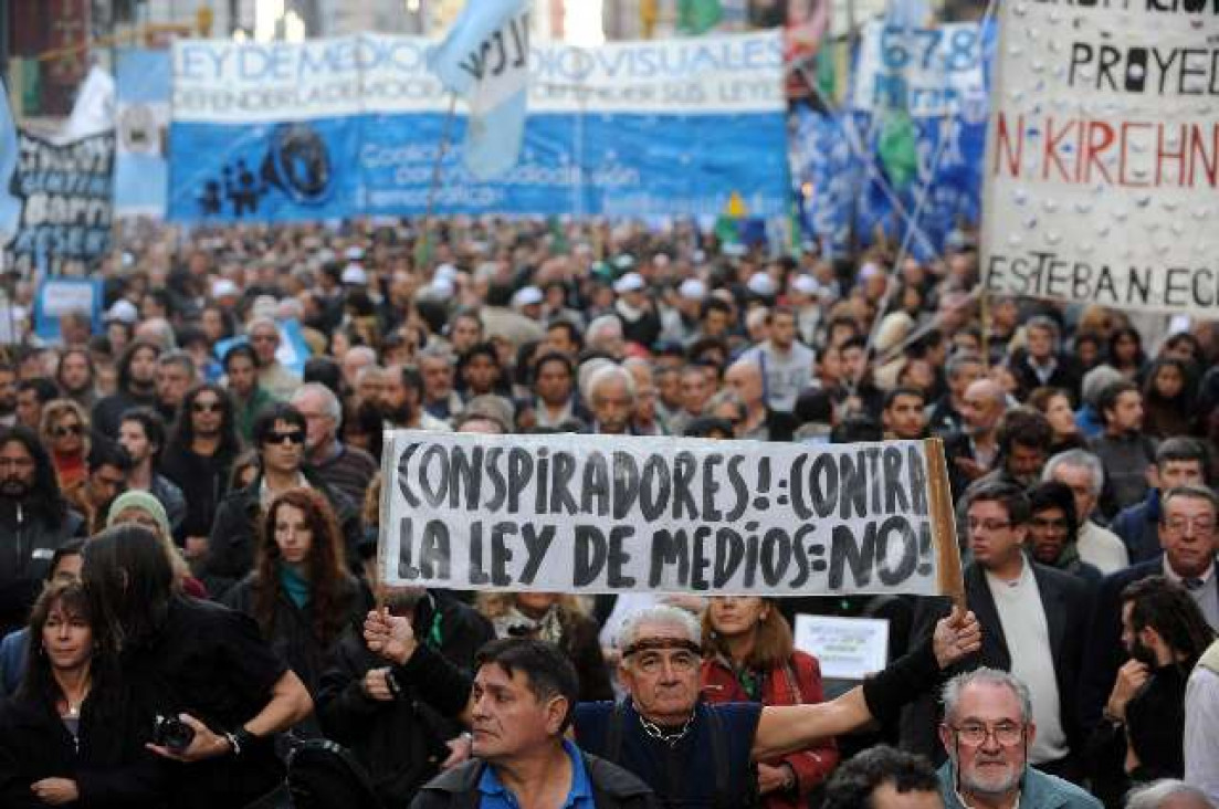 imagen Al filo de la Ley (de Medios)