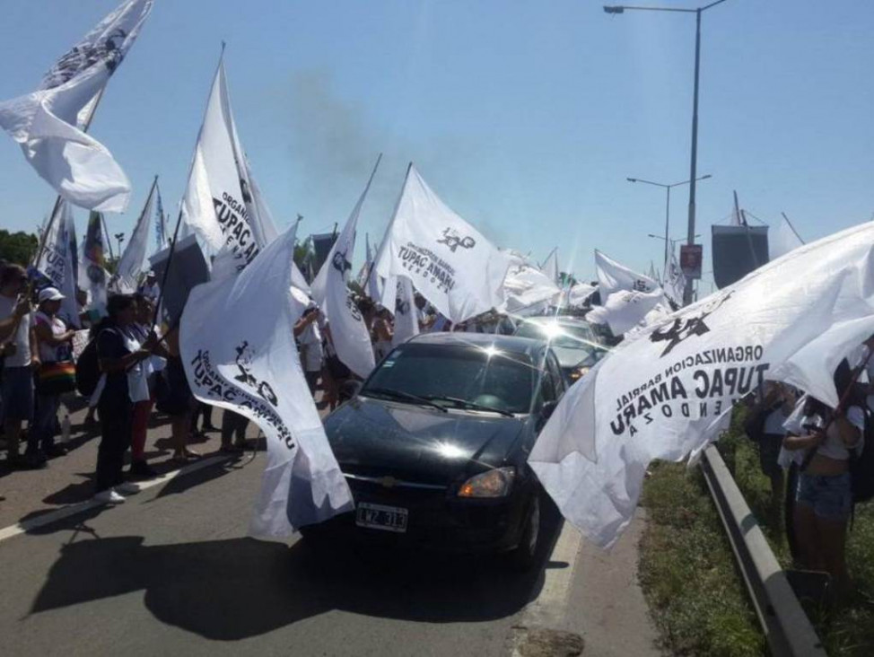 imagen Reclamo y corte en Acceso Este por la liberación de Sala