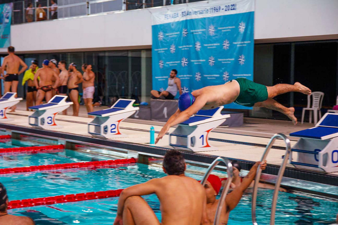 imagen "Los carpinchos", el primer equipo de natación de varones trans del país