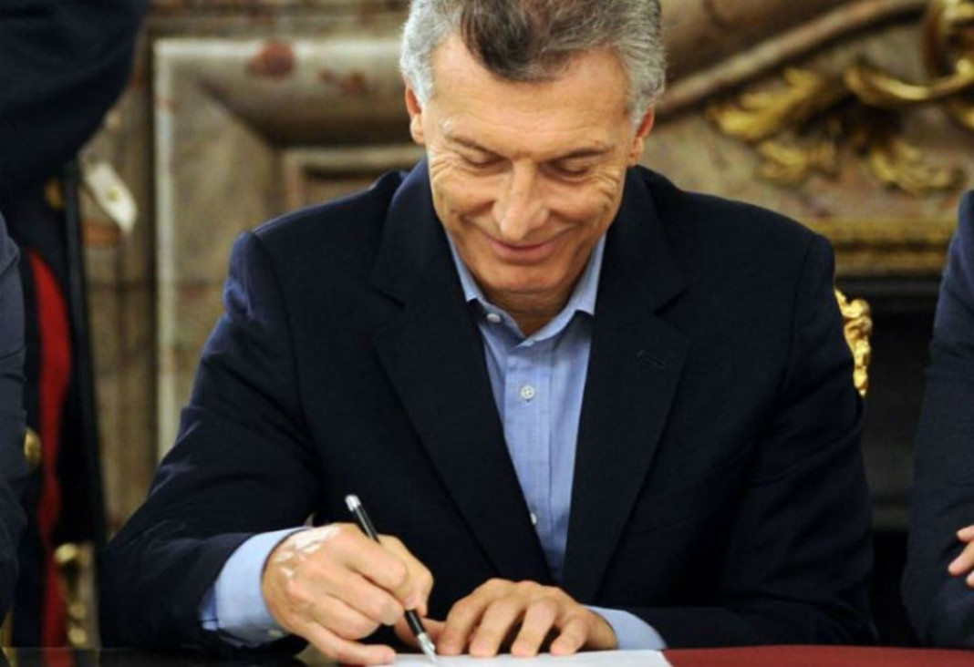 imagen Macri invita a los estatales, por decreto, a retirarse