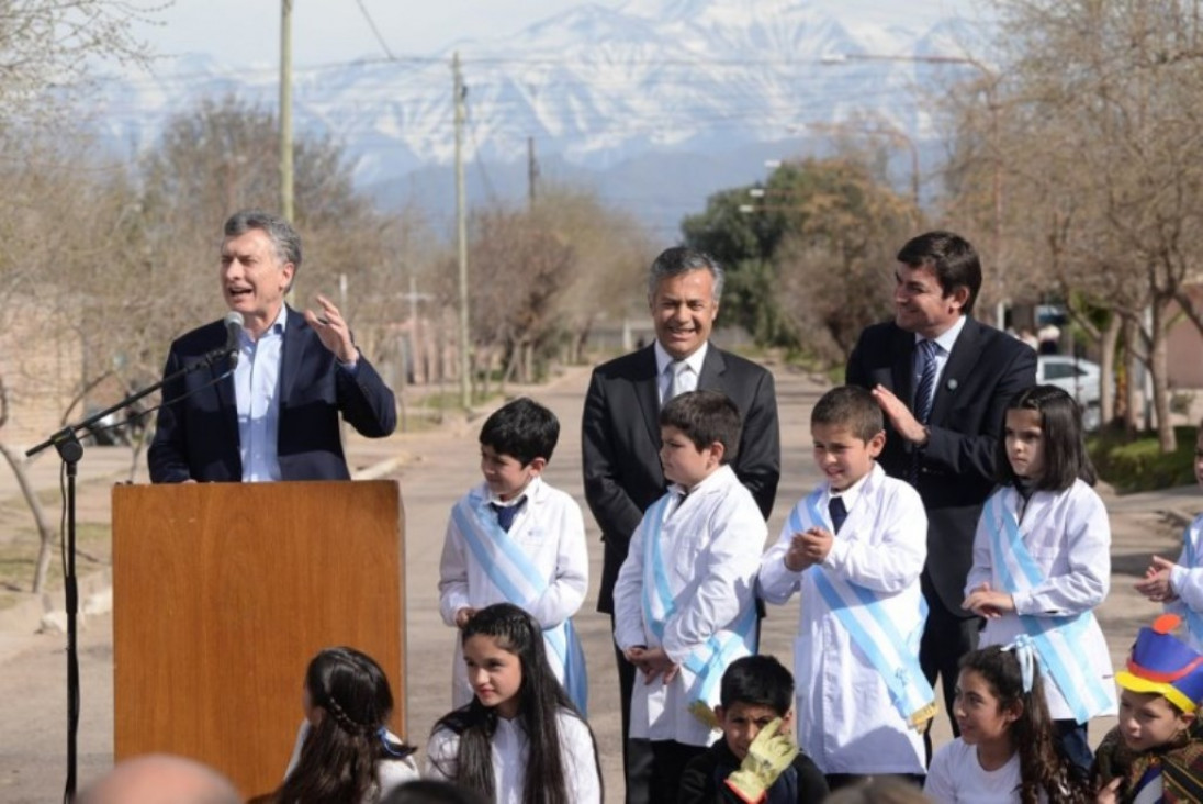 imagen Macri se sube al tractor mendocino