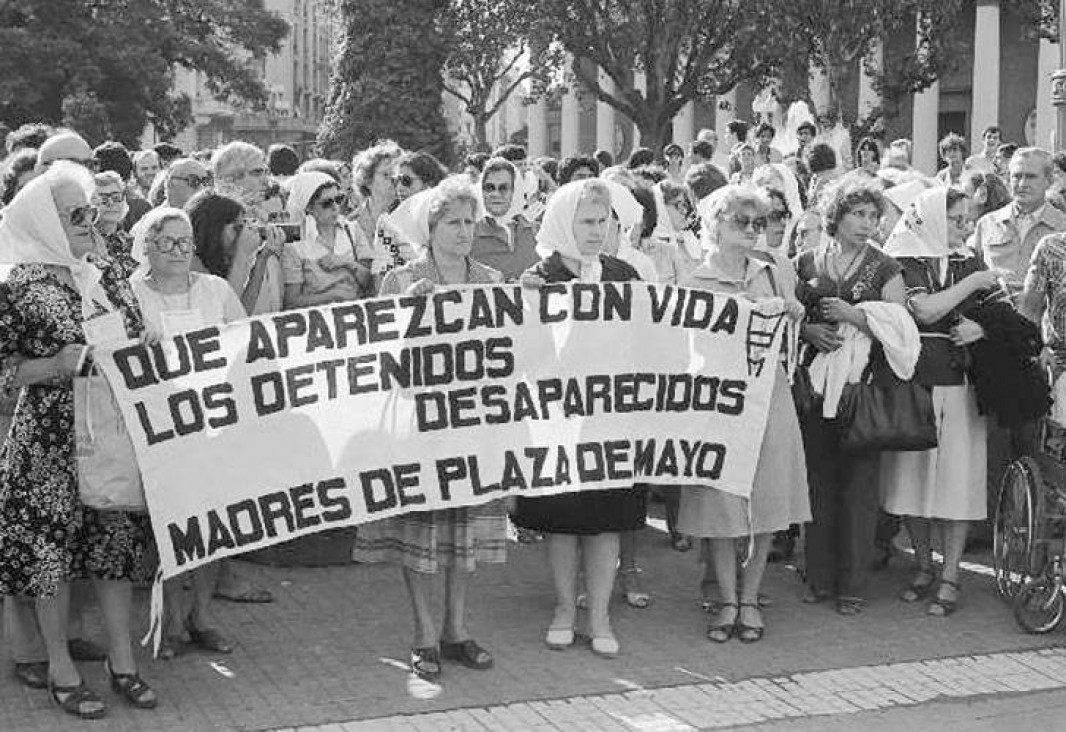 imagen 1800 jueves en la plaza