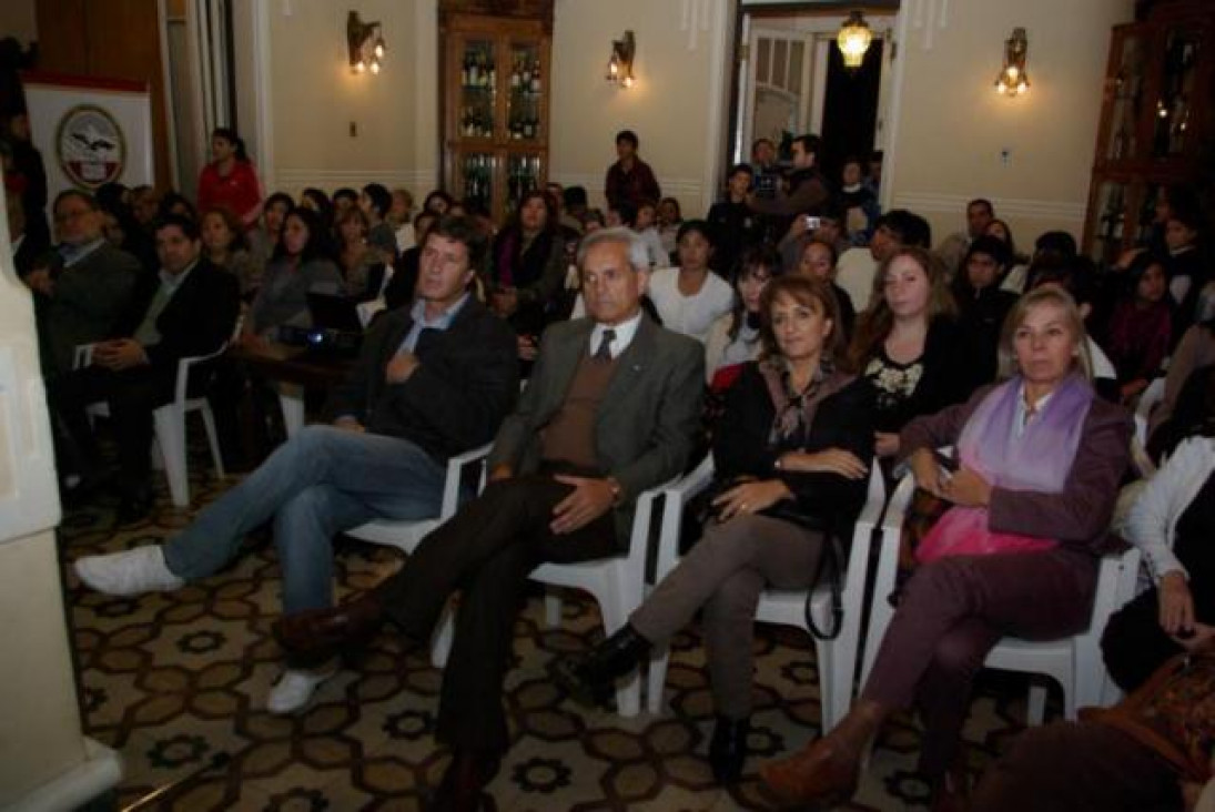 imagen La política adelante