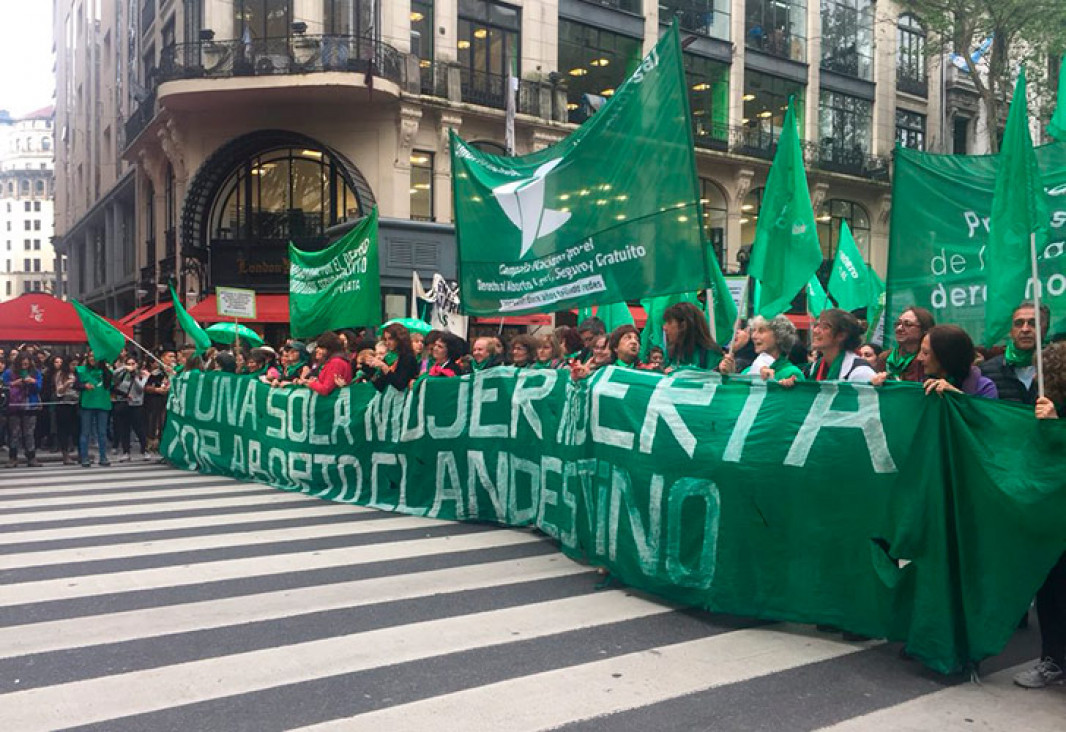 imagen "Pañuelazo" a favor de la legalización del aborto en el Congreso