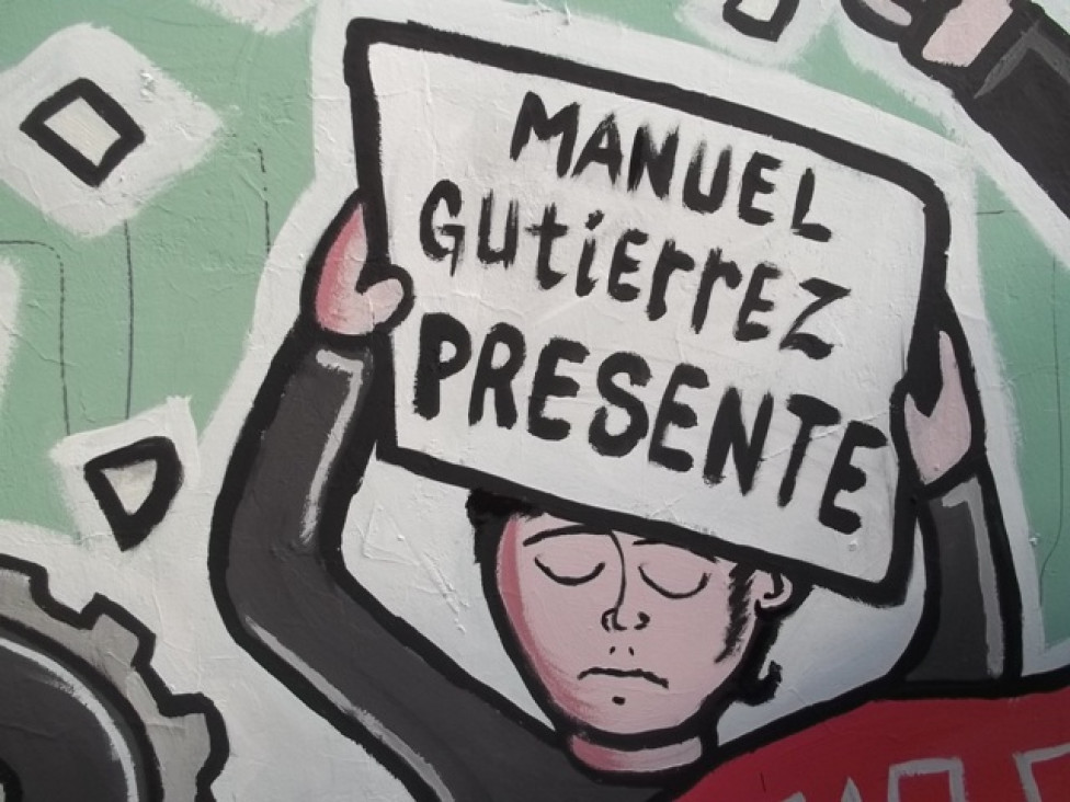 imagen Familiares de joven chileno asesinado por la policía presentan querella judicial