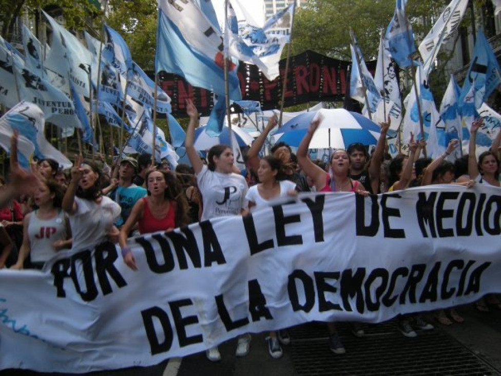 imagen Defender la ley de medios es defender la democracia
