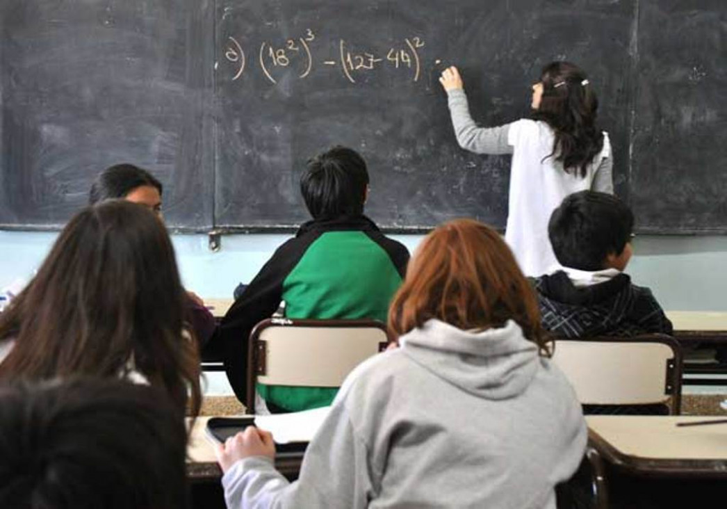 imagen Dos de cada diez profesores ejercen sin título específico