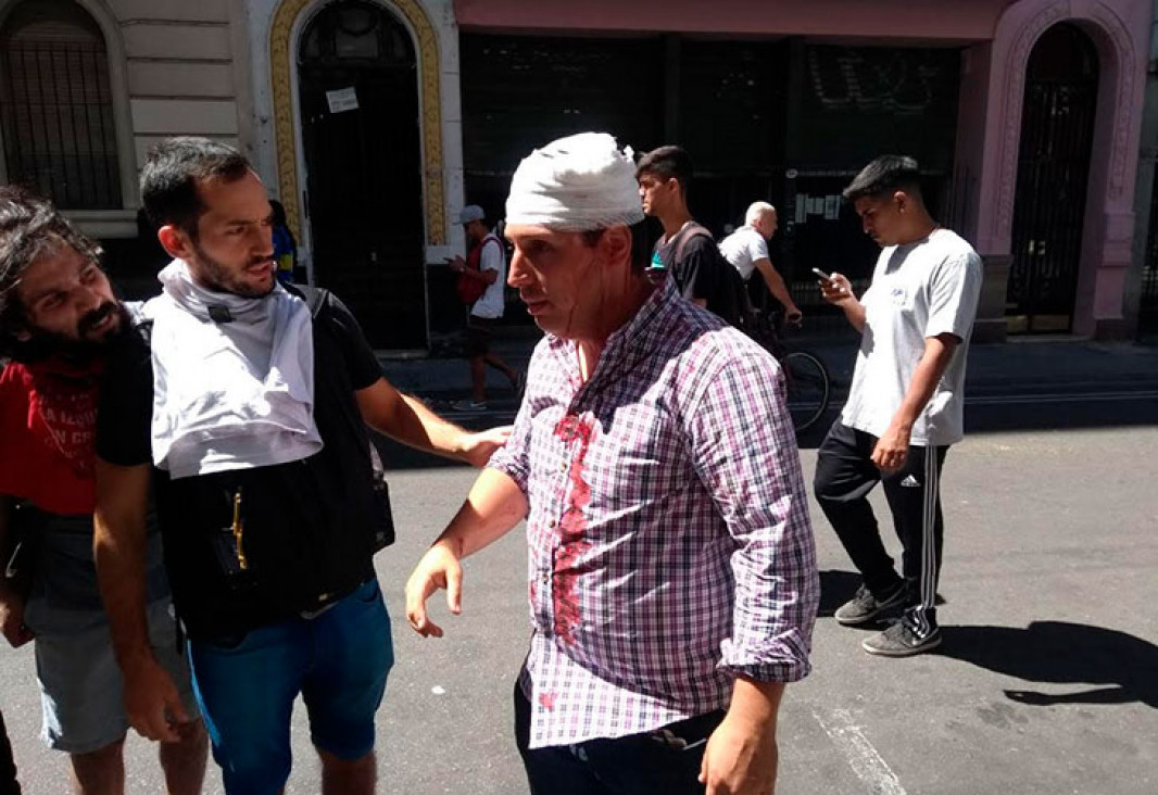 imagen Golpes y agresiones: la prensa también fue víctima de la violencia