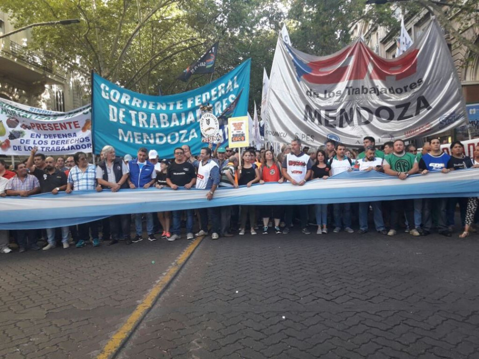 imagen Masiva marcha del #21F en Mendoza