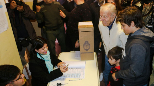 imagen Con Carlos Menem inhabilitado pero en la boleta, el PJ se impone en La Rioja