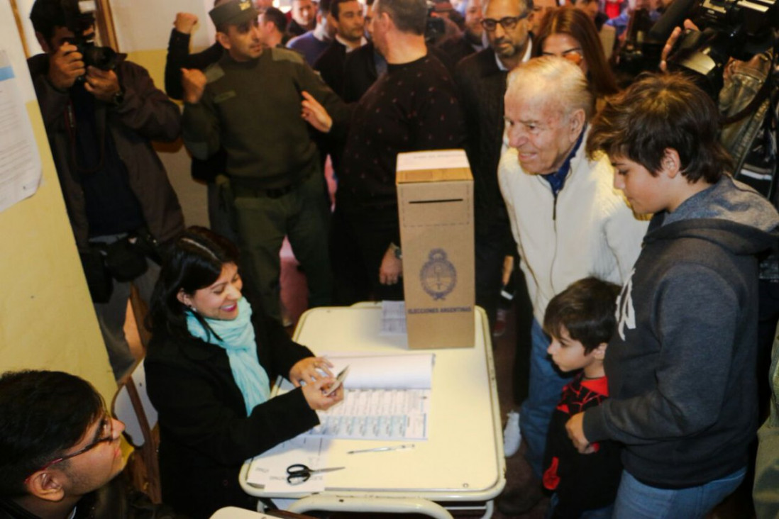 imagen Con Carlos Menem inhabilitado pero en la boleta, el PJ se impone en La Rioja