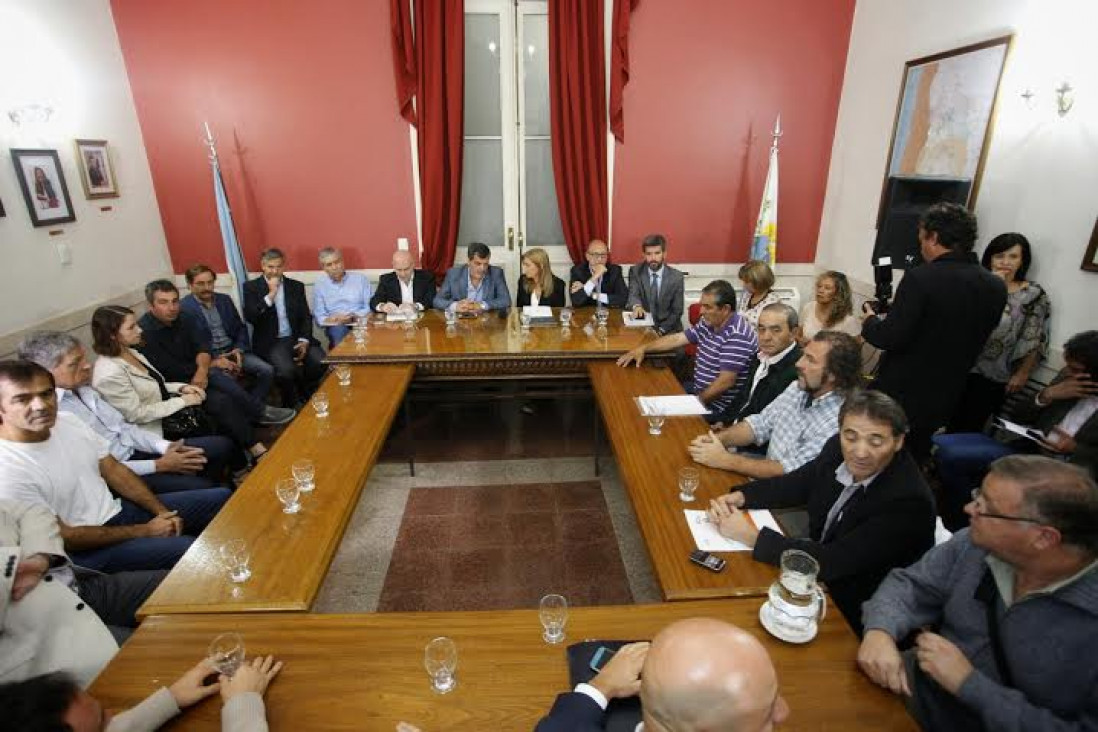 imagen Mesa de diálogo: ni se hablaron