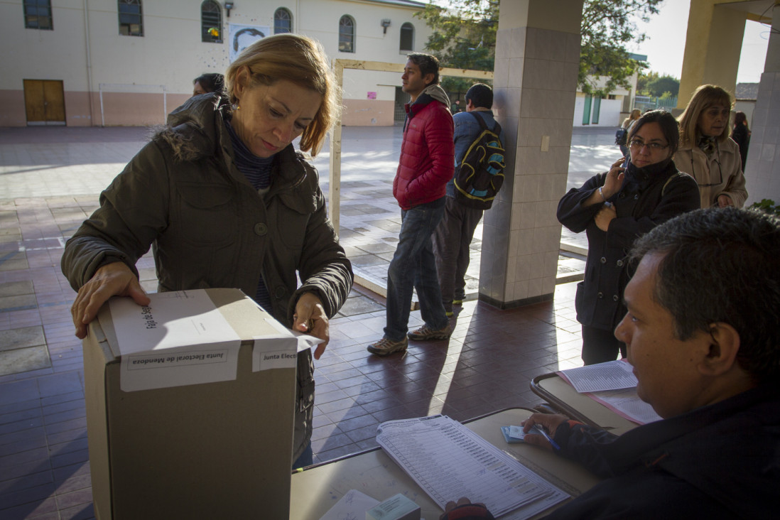 imagen Los pro y los contra de Cornejo si desdobla las elecciones