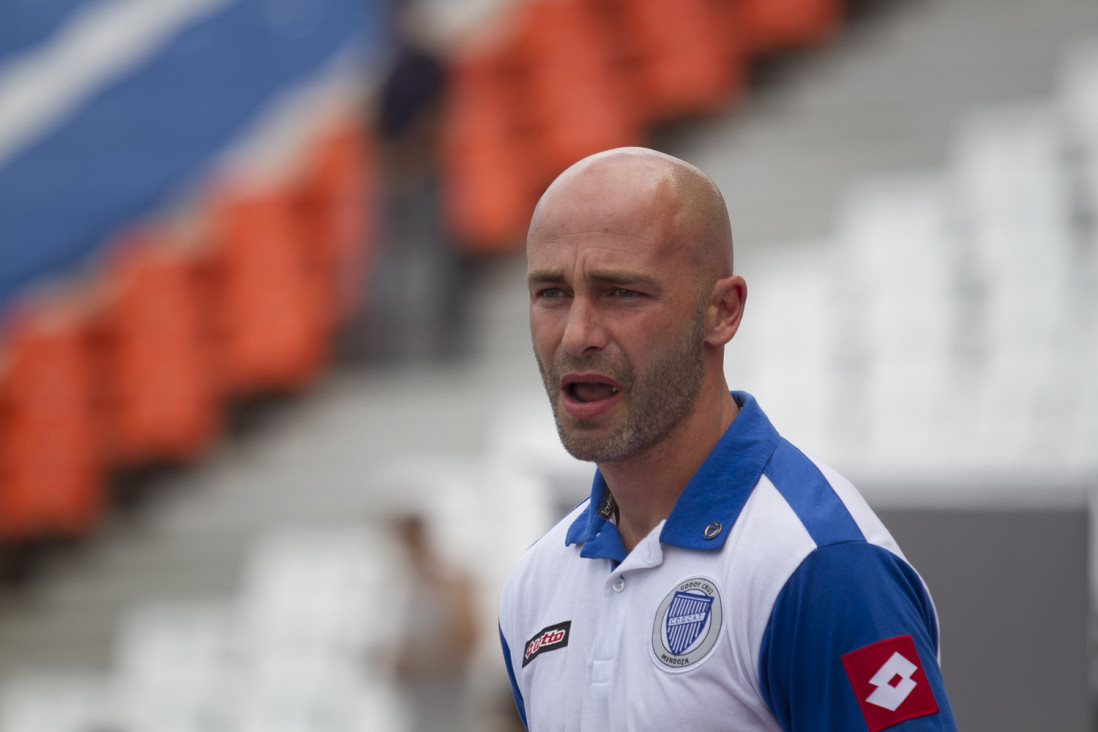 imagen El DT de Godoy Cruz: "Hubo de todo menos fútbol"
