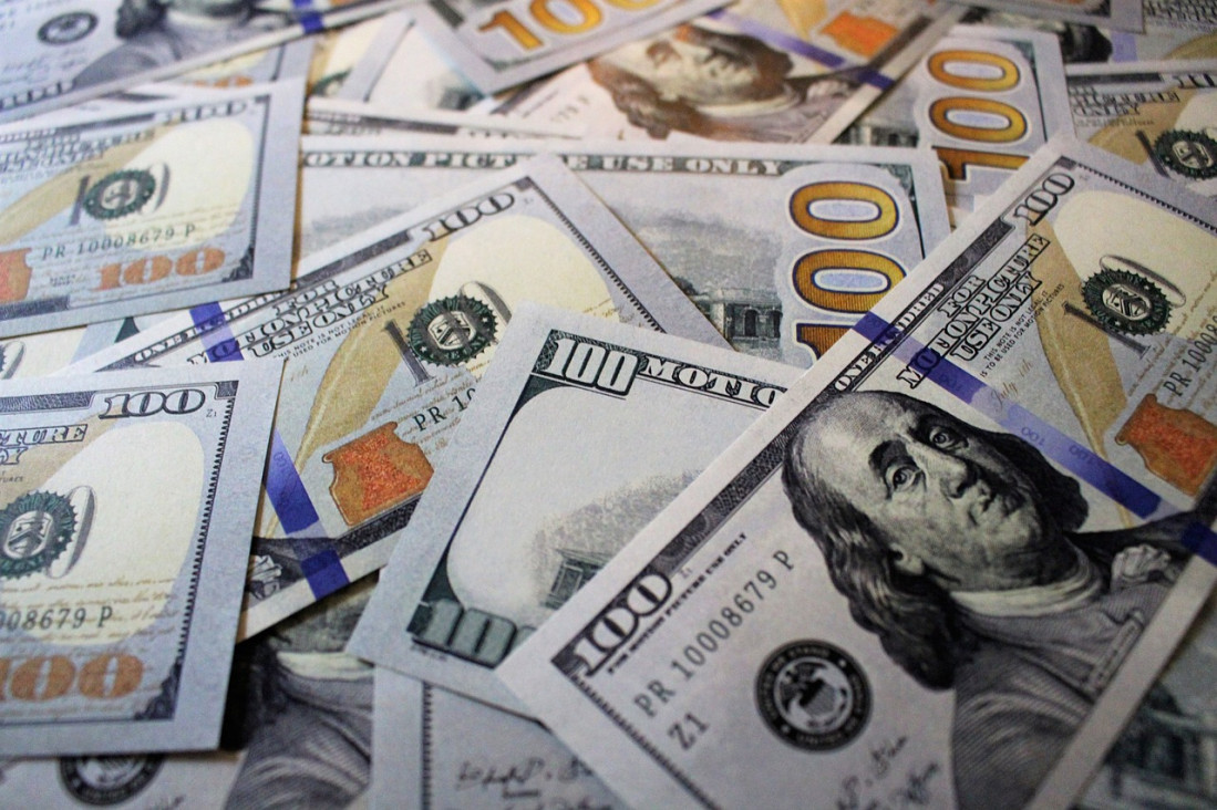 imagen El dólar cede 27 centavos y cotiza a $ 24,84