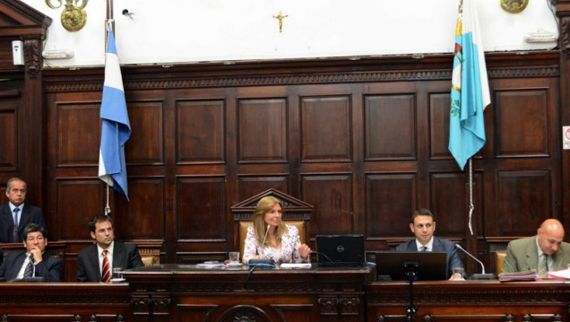imagen Se mantendrán los sueldos vigentes para el gobernador y la vicegobernadora
