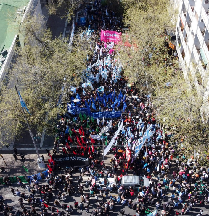 imagen Movilización en Mendoza en apoyo a Cristina Fernández