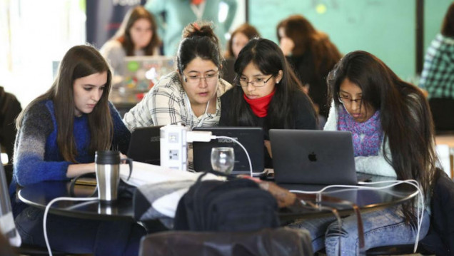 imagen En innovación tecnológica, se visibiliza solo al 30% de las mujeres que participan en la toma de decisiones