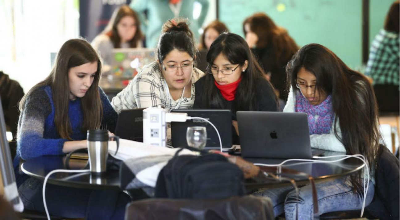 imagen En innovación tecnológica, se visibiliza solo al 30% de las mujeres que participan en la toma de decisiones