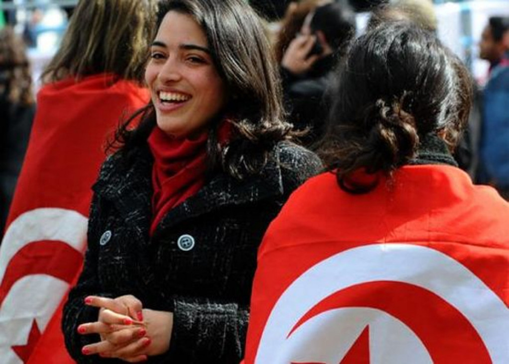 imagen Fomentan en Túnez voto femenino, mientras arrecia campaña electoral