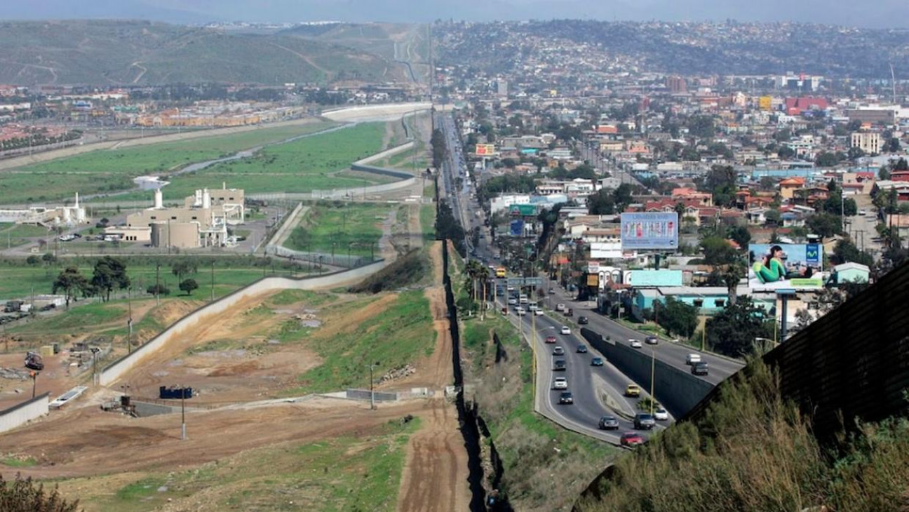 imagen Trump anunciará hoy la construcción del muro con México