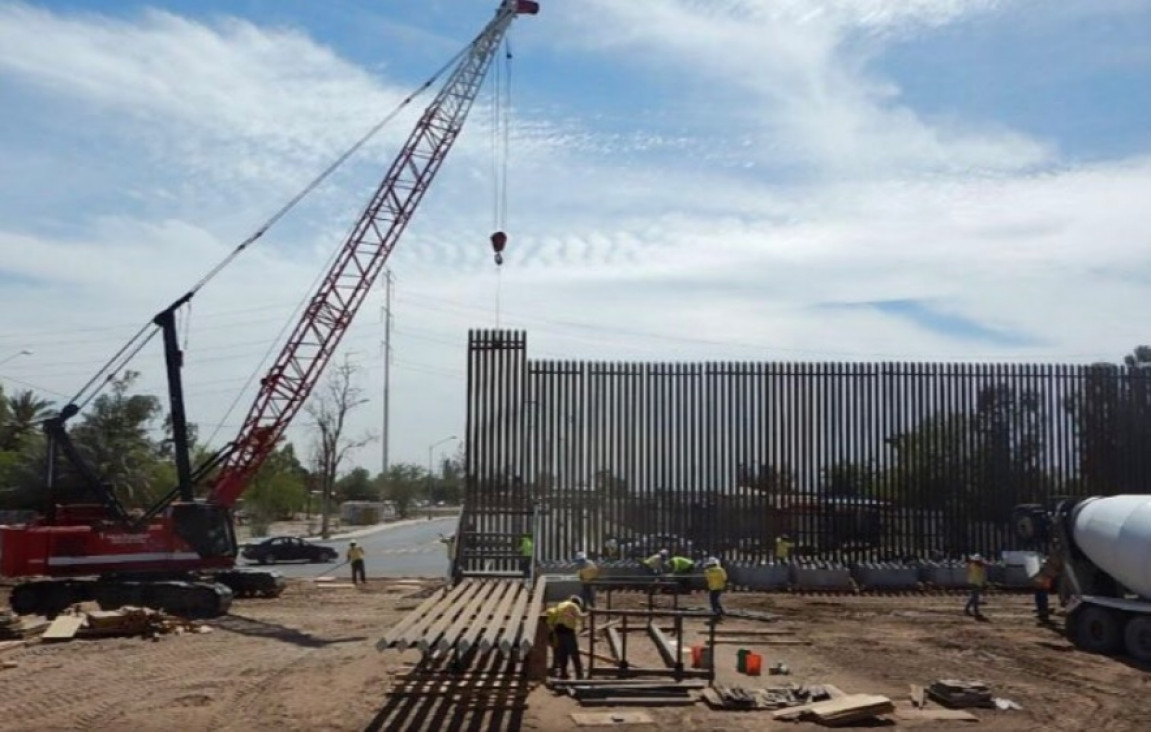 imagen Trump tuiteó fotos falsas del inicio de las obras del muro con México