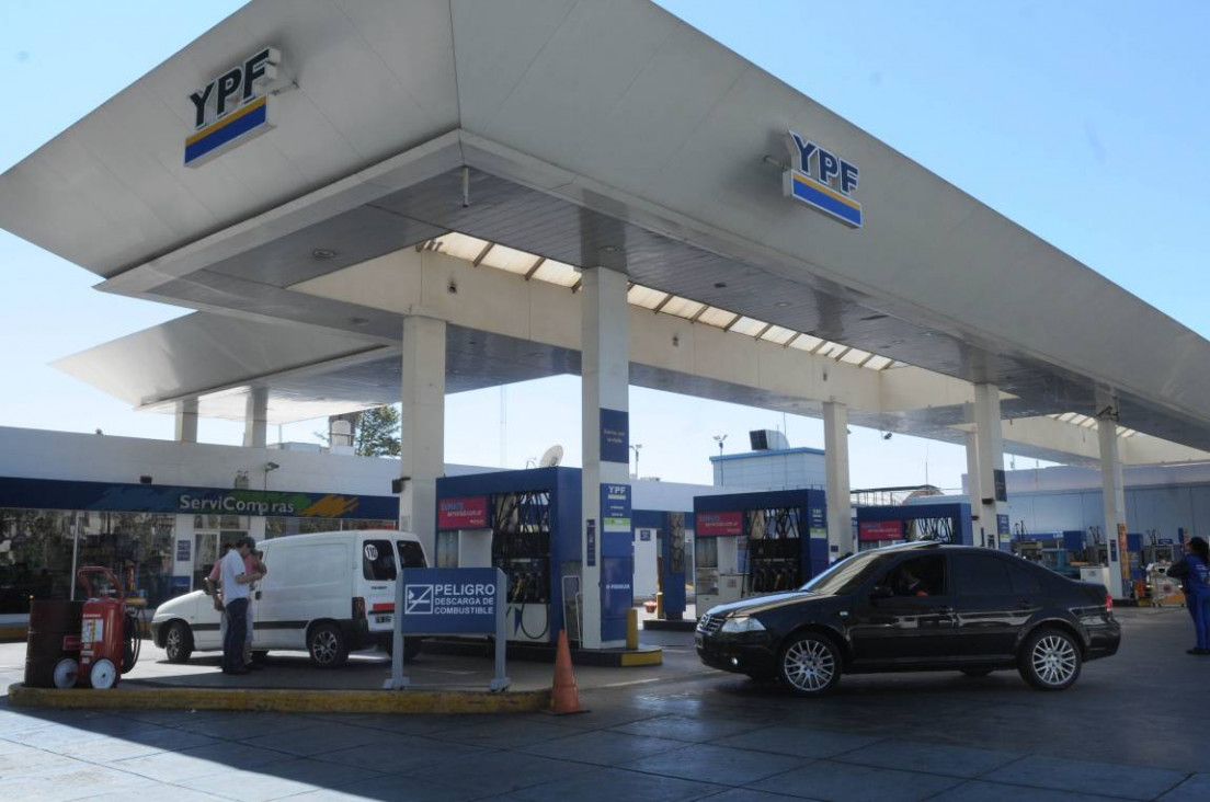 imagen Rige la rebaja del 5 por ciento en el precio de las naftas y gasoil