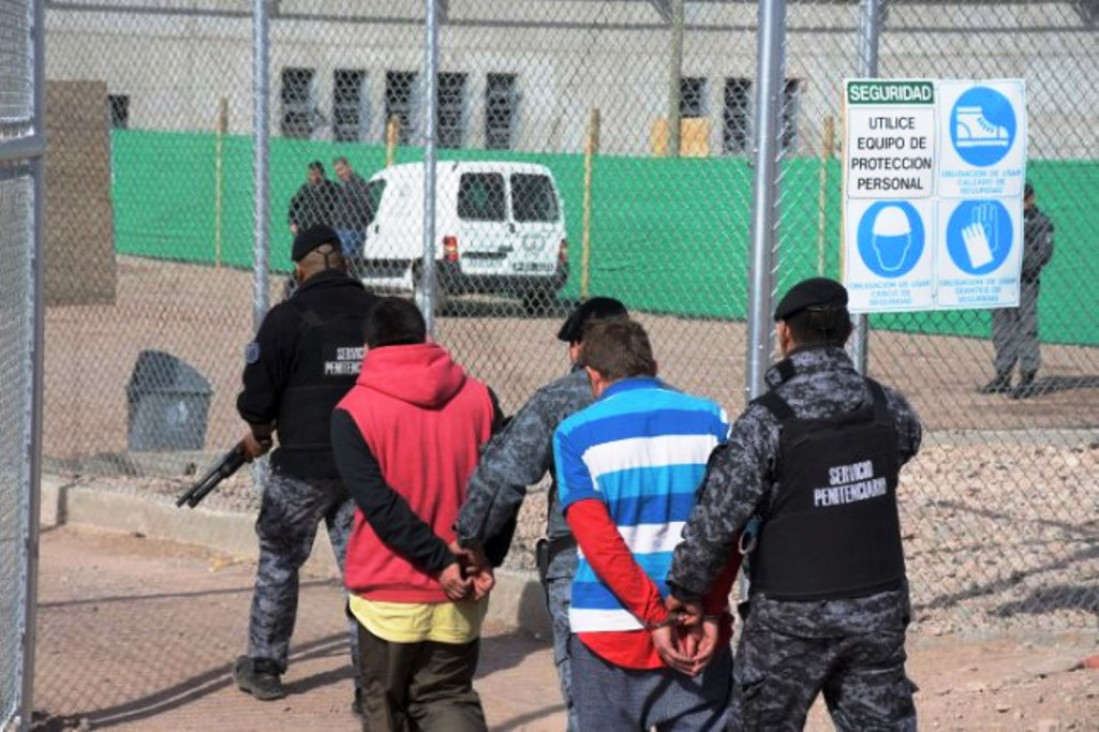imagen Trasladan a los primeros internos a la nueva cárcel federal