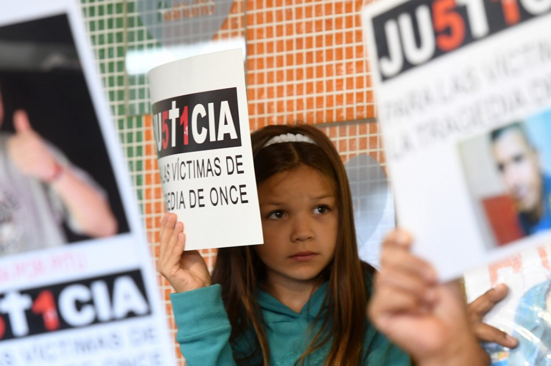 imagen Exigen "condenas firmes y cárcel común" para los culpables de la Tragedia de Once