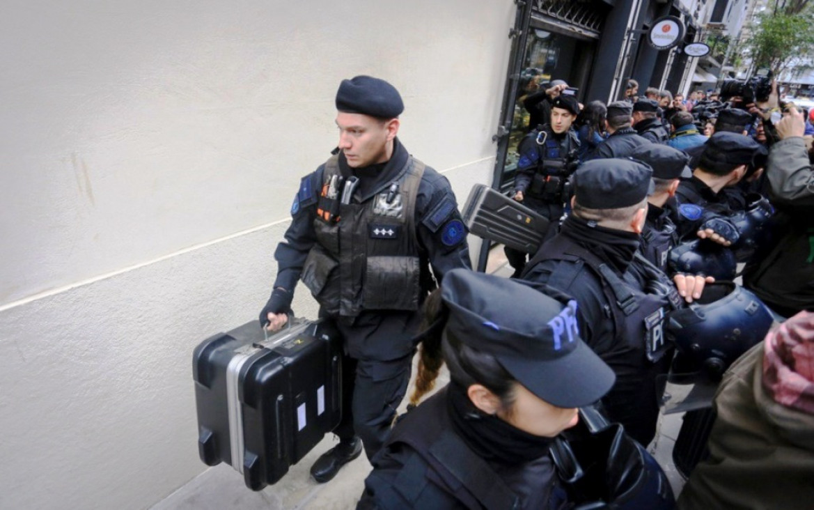 imagen Tras 5 horas, finalizó el allanamiento en la casa de Cristina en Río Gallegos