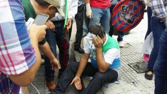imagen Palos y balas de goma a bancarios que protestaban por despidos