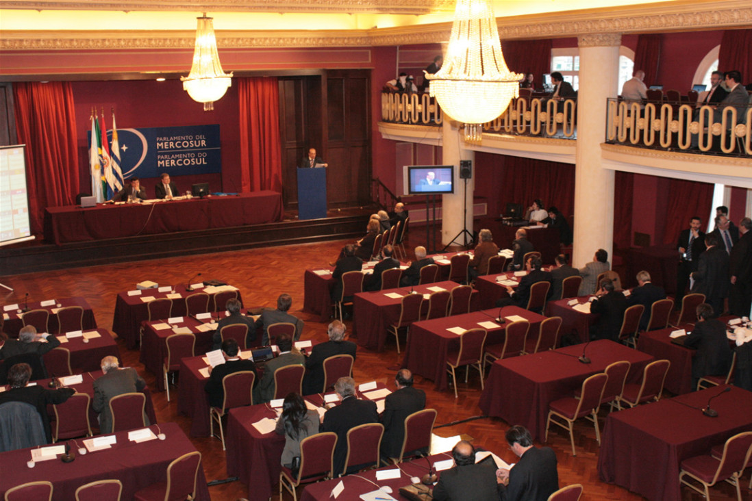 imagen Parlasur: los nuevos representantes argentinos asumirán en 2016
