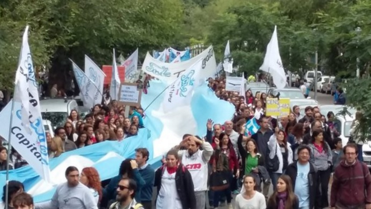 imagen 4A: paro de docentes en Mendoza y en todo el país