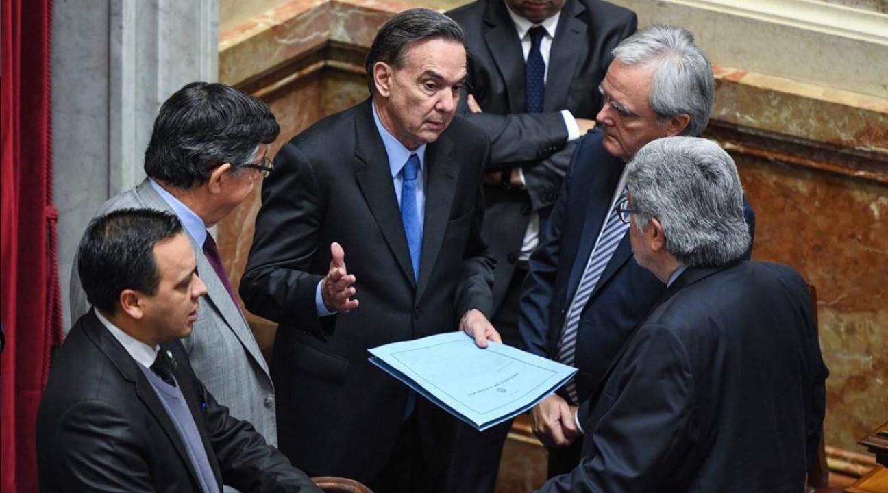 imagen Pichetto se prueba el traje de candidato