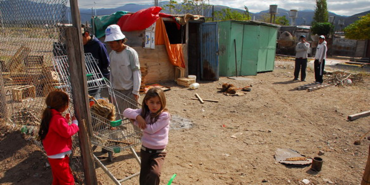 imagen Un informe señala que Mendoza disminuyó la pobreza pero que es menos equitativa